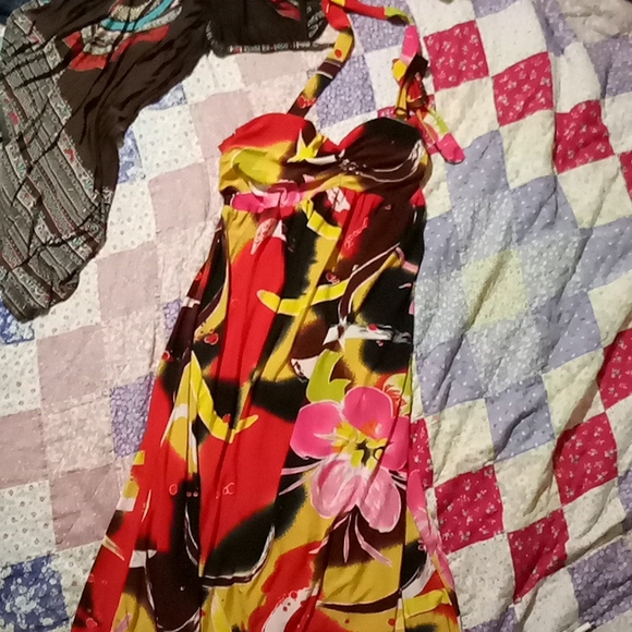 Dresses - Picture 2 of 3